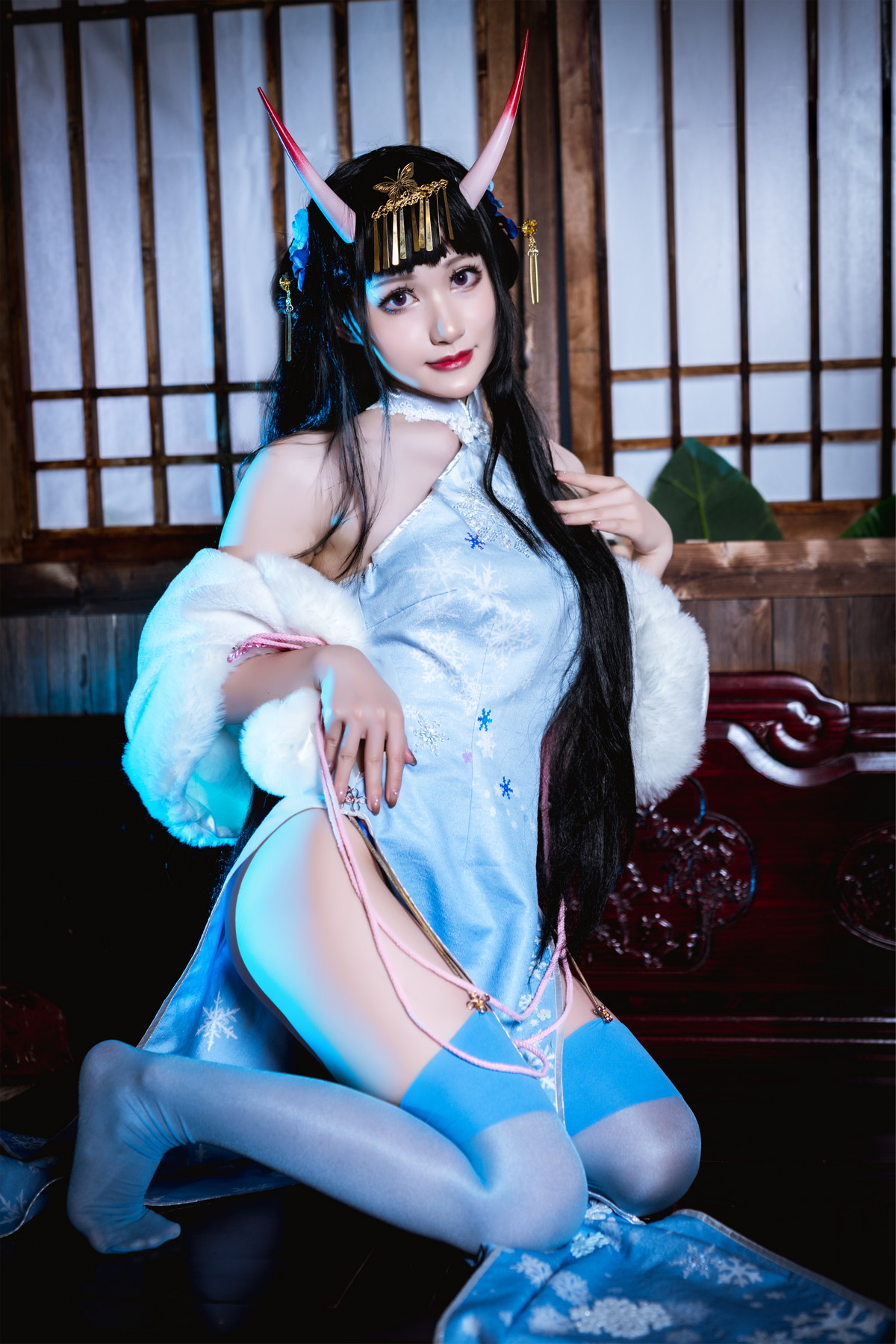 Xgyw.Net_网络美女木之本果花容主题性感蓝色旗袍装 白色情趣内衣秀惹火身材诱惑写真77P