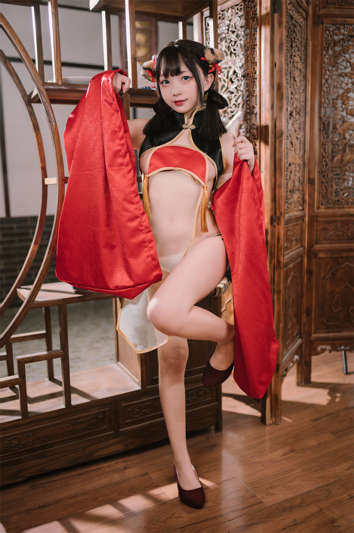Xgyw.Net_网络美女花铃虎团团主题性感红黑色旗袍服饰露白嫩肌肤秀完美身材诱惑写真84P