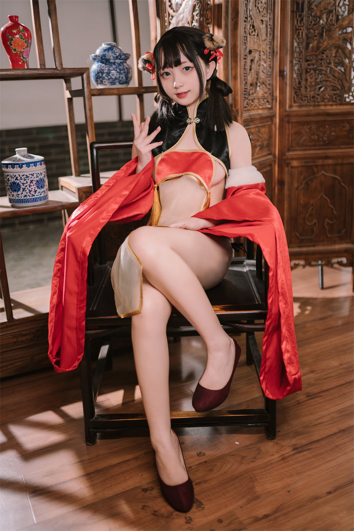 Xgyw.Net_网络美女花铃虎团团主题性感红黑色旗袍服饰露白嫩肌肤秀完美身材诱惑写真84P