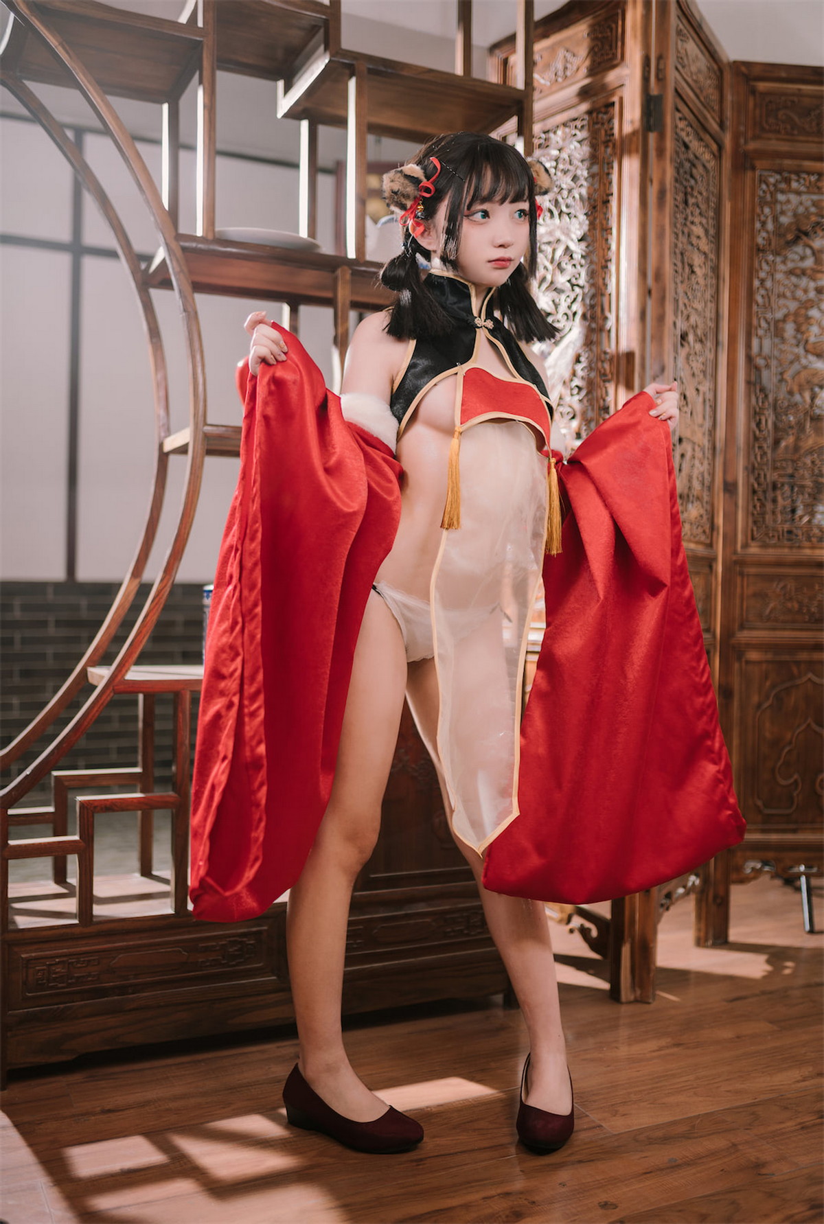 Xgyw.Net_网络美女花铃虎团团主题性感红黑色旗袍服饰露白嫩肌肤秀完美身材诱惑写真84P
