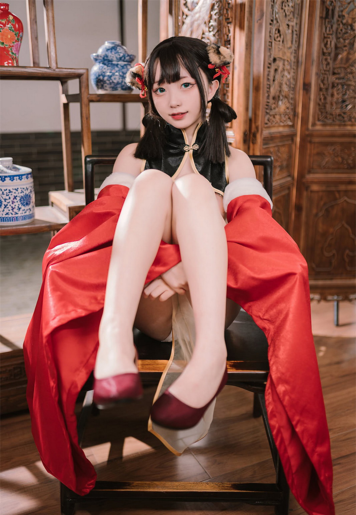Xgyw.Net_网络美女花铃虎团团主题性感红黑色旗袍服饰露白嫩肌肤秀完美身材诱惑写真84P
