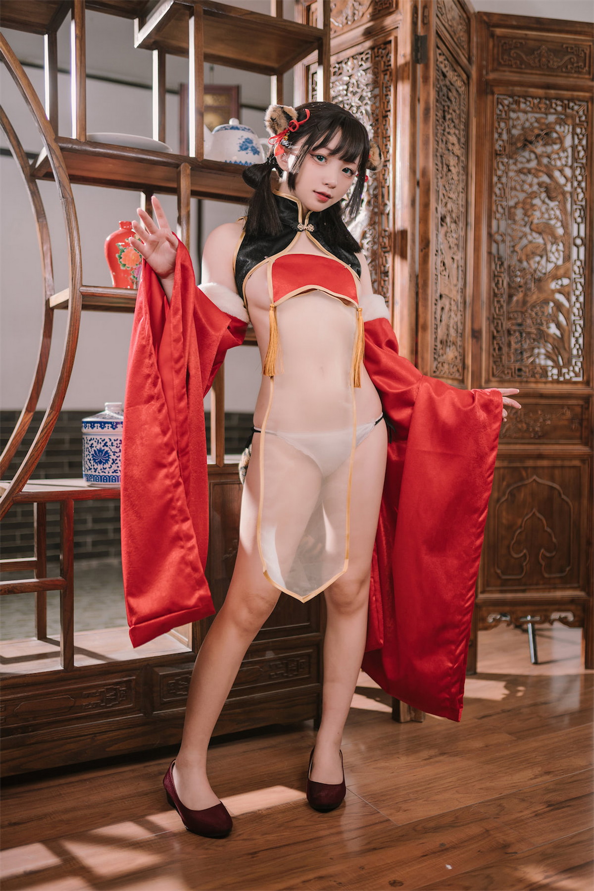 Xgyw.Net_网络美女花铃虎团团主题性感红黑色旗袍服饰露白嫩肌肤秀完美身材诱惑写真84P