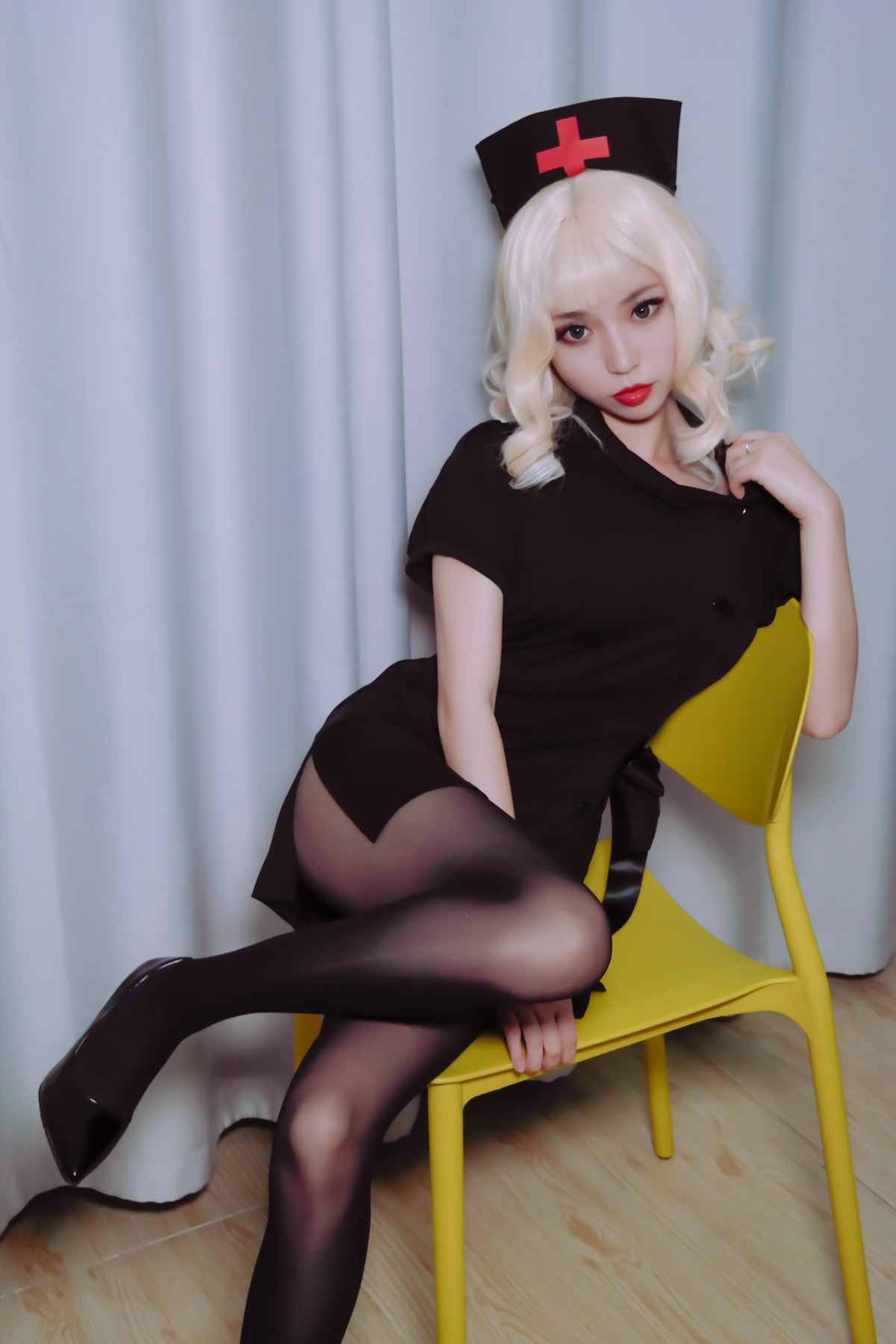 Xgyw.Net_网络美女白易子教主明信片主题黑色系护士服 清爽学生制服秀完美身材诱惑写真56P