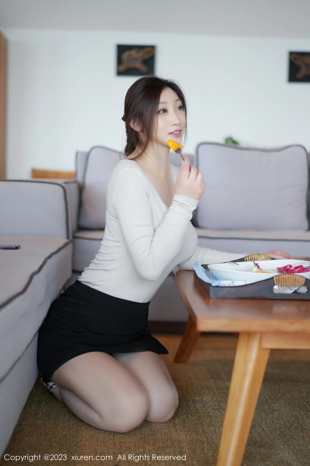 Xgyw.Net_XiuRen第6351期_女神妲己_Toxic半脱露性感红色内衣配原色丝袜秀翘臀诱惑写真80P