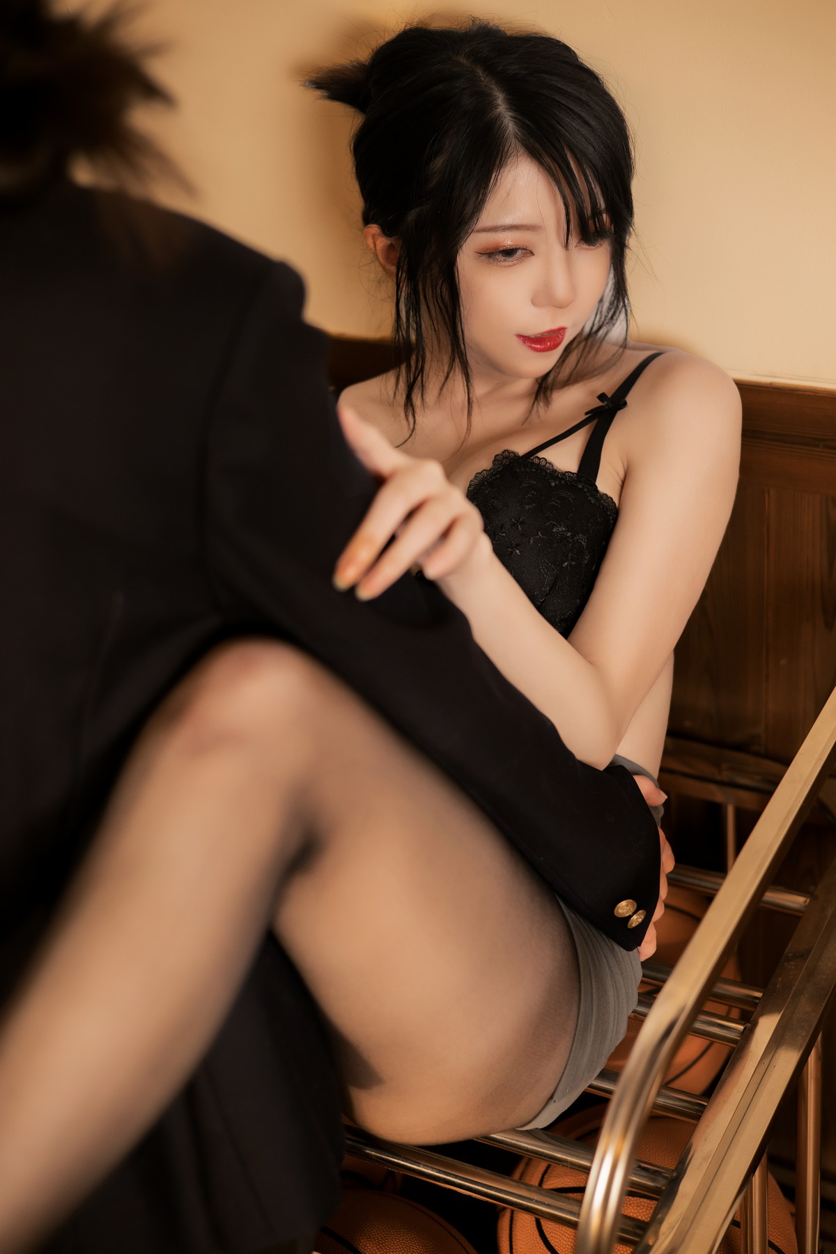 Xgyw.Net_网络美女梓未禁忌教师主题性感白T配灰短裙半脱露黑色蕾丝内衣撩人诱惑写真60P
