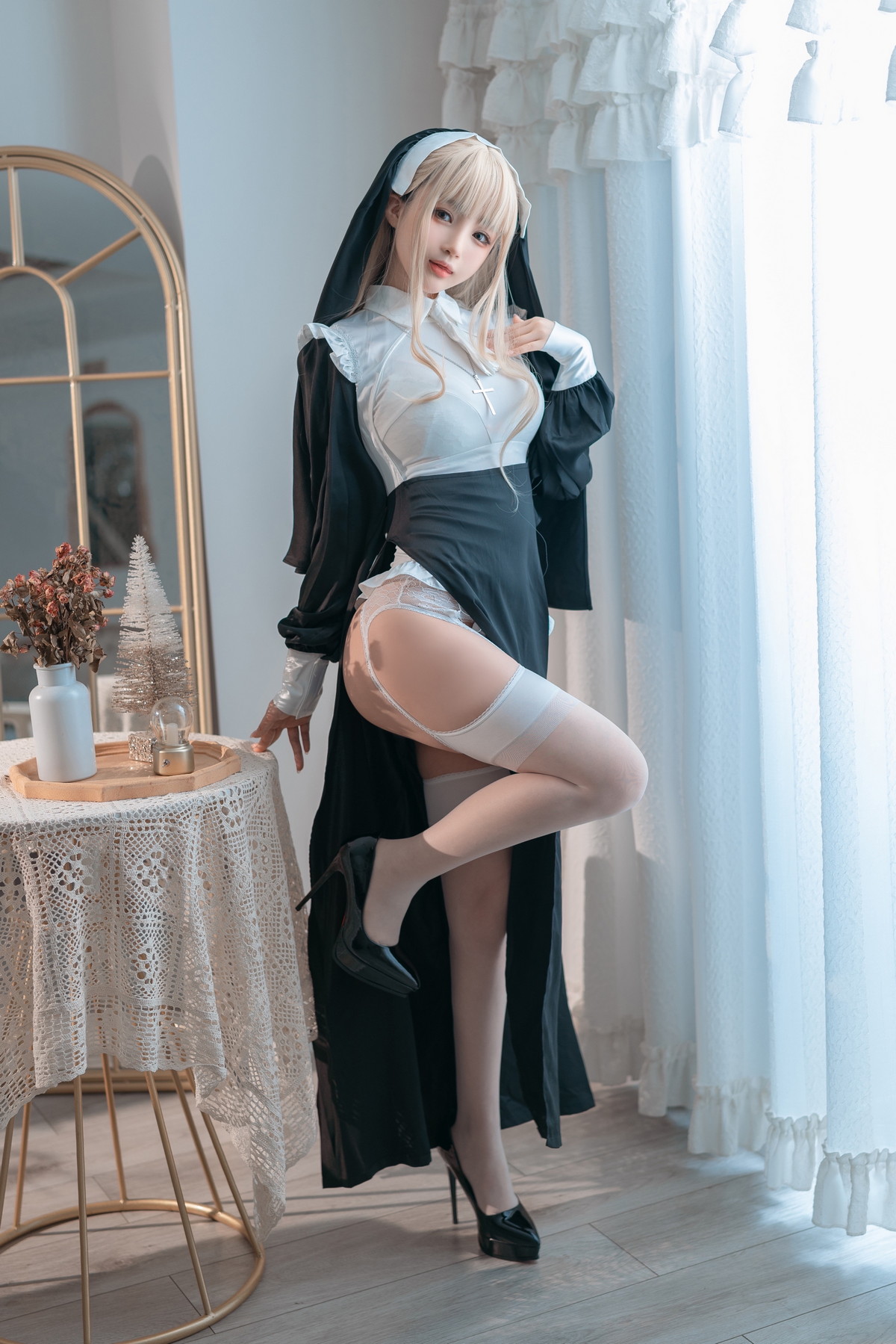 Xgyw.Net_网络美女桜井宁宁修女主题性感白色高叉连体衣配白色蕾丝吊袜秀美腿诱惑写真41P