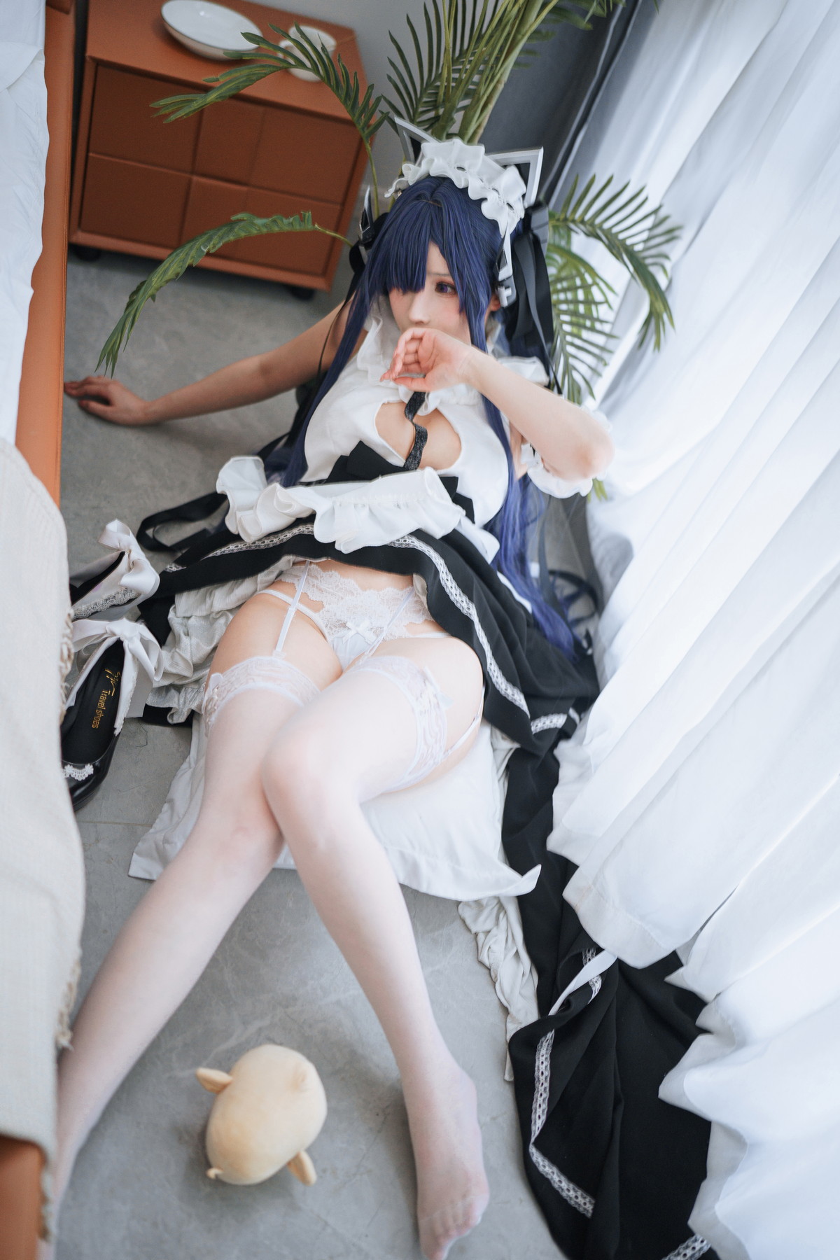 Xgyw.Net_网络美女rioko凉凉子奥古斯特女仆装主题性感白色女仆装配白丝吊袜诱惑写真40P