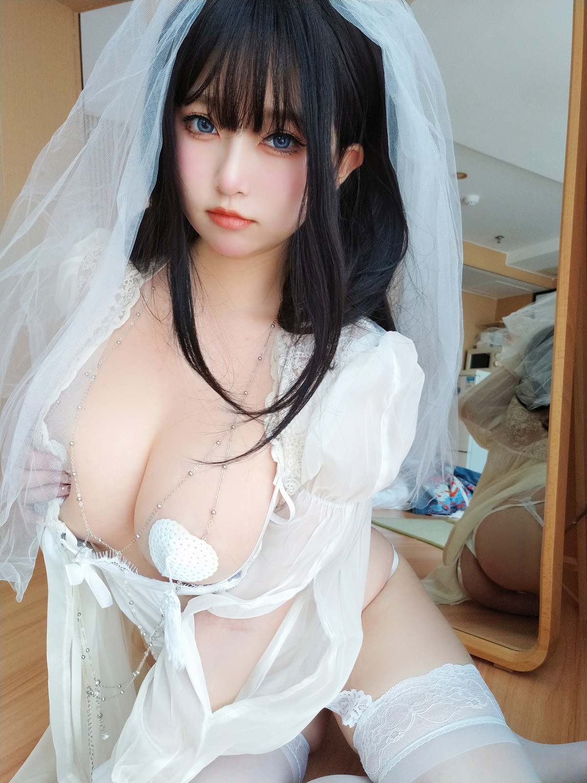 Xgyw.Net_Coser妹子女主K白双子主题性感白色薄纱配蕾丝吊袜露豪乳血滴子遮点诱惑写真75P
