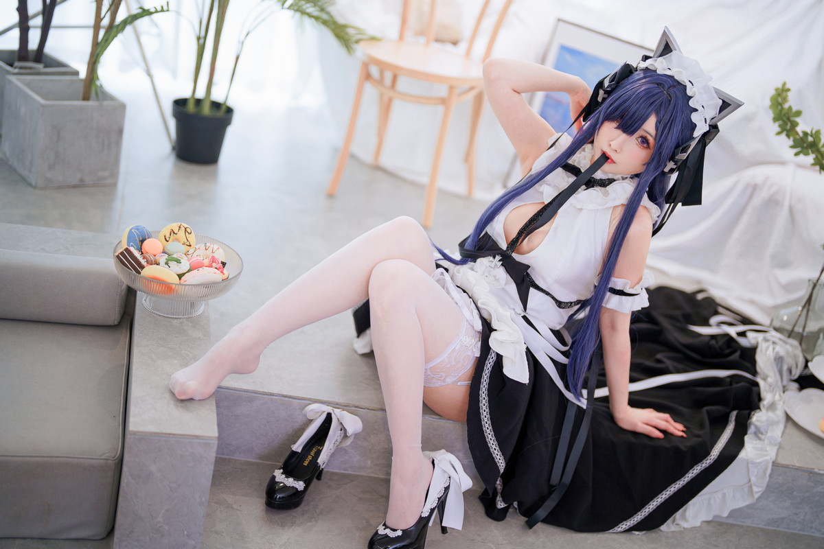 Xgyw.Net_网络美女rioko凉凉子奥古斯特女仆装主题性感白色女仆装配白丝吊袜诱惑写真40P