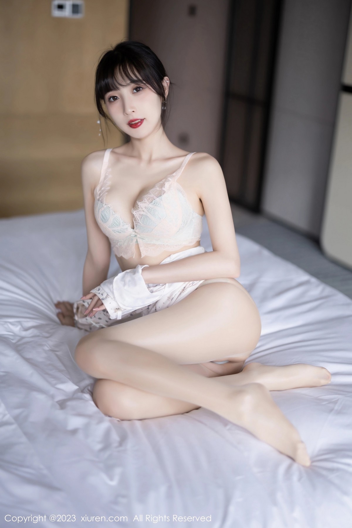 Xgyw.Net_XiuRen第6346期_模特林星阑海南旅拍性感浅色短款旗袍露浅粉色蕾丝内衣迷人写真85P