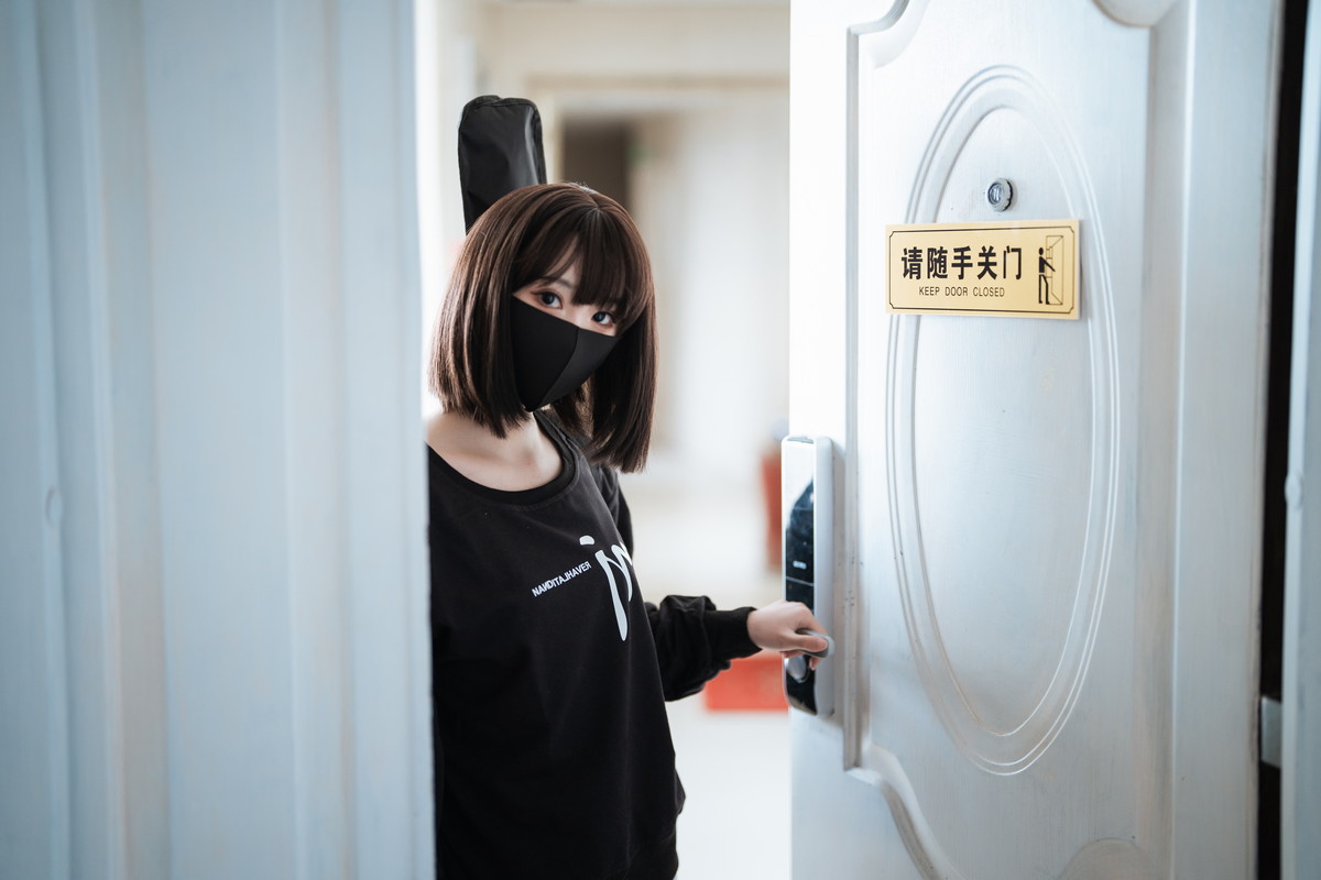 Xgyw.Net_可爱人气Coser面饼仙儿升玖主题私房半脱露性感连体衣配白丝裤袜撩人诱惑写真54P