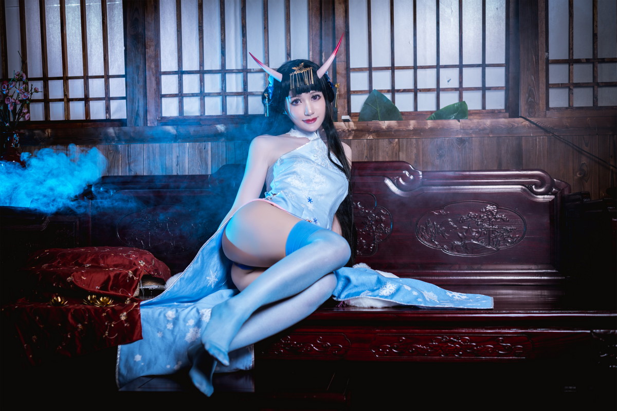 Xgyw.Net_网络美女木之本果花容主题性感蓝色旗袍装 白色情趣内衣秀惹火身材诱惑写真77P