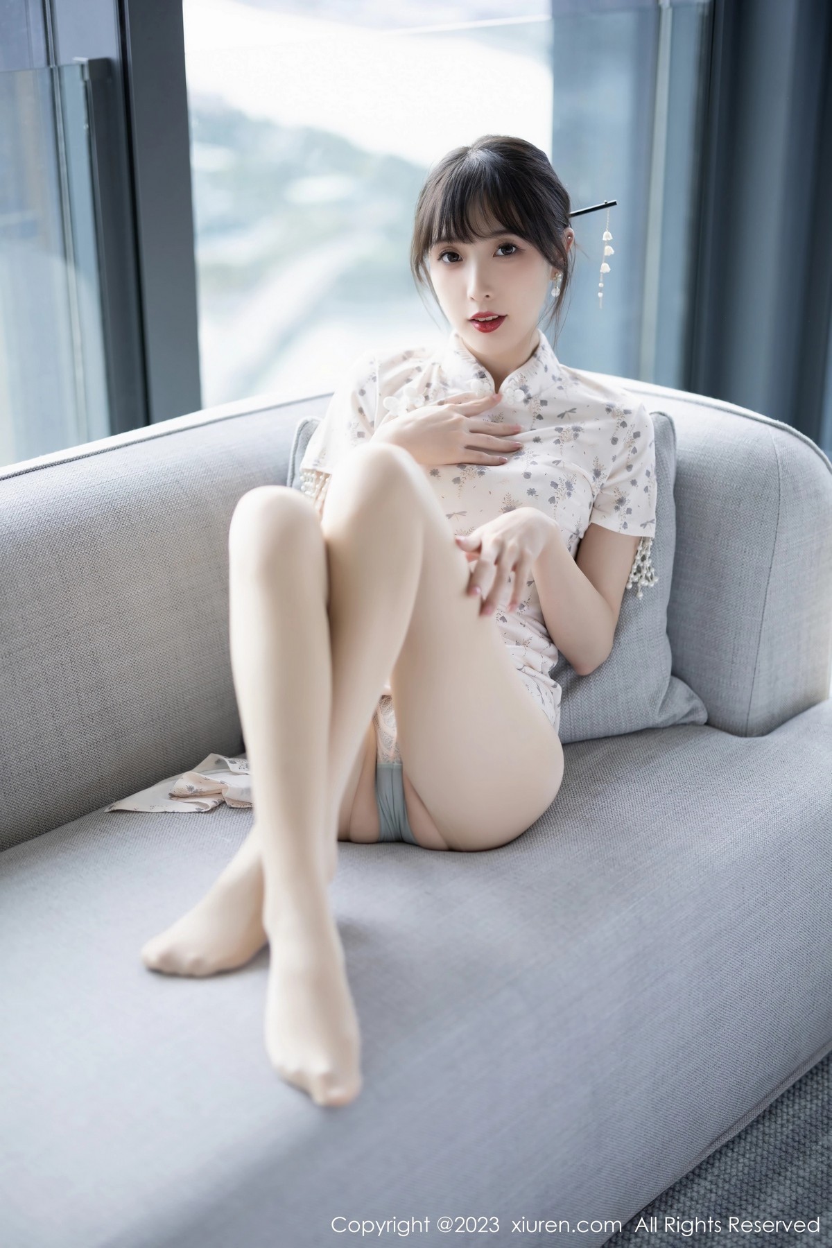 Xgyw.Net_XiuRen第6346期_模特林星阑海南旅拍性感浅色短款旗袍露浅粉色蕾丝内衣迷人写真85P