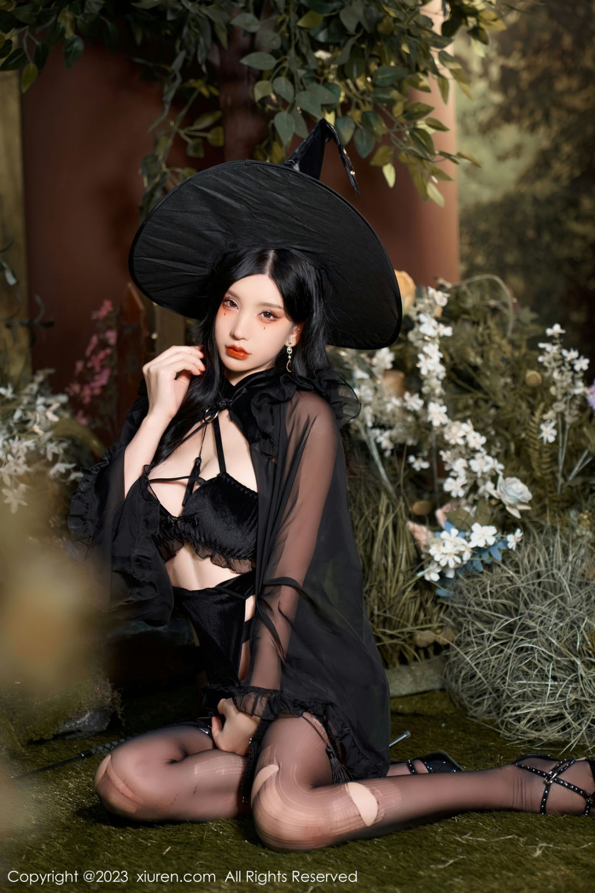 Xgyw.Net_XiuRen第6362期_女神周于希Sally女巫的救赎主题半脱露豪乳遮点惹火诱惑写真71P
