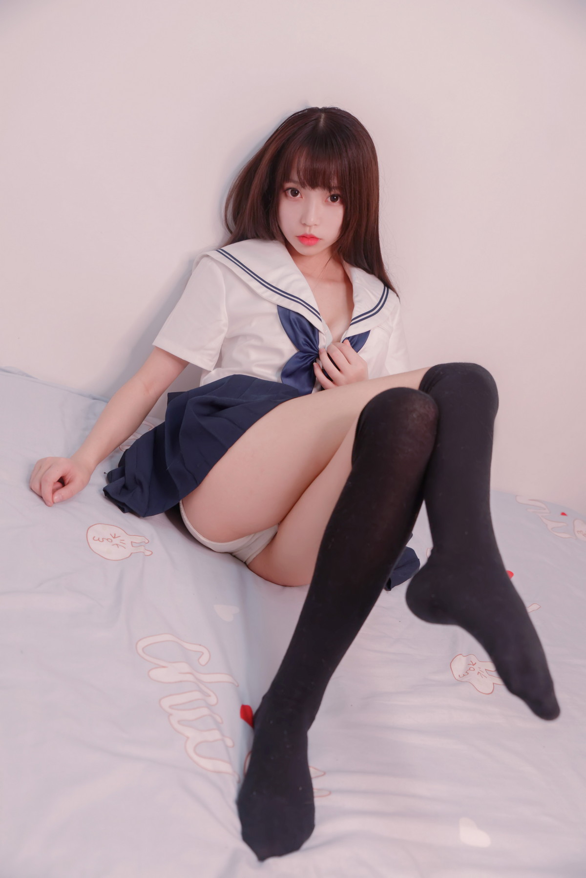 Xgyw.Net_网络美女白易子教主明信片主题黑色系护士服 清爽学生制服秀完美身材诱惑写真56P