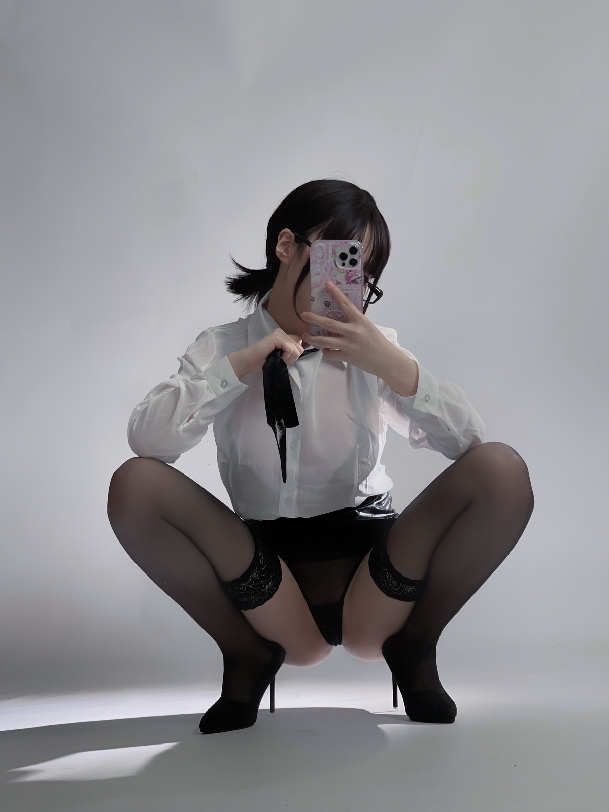 Xgyw.Net_Cos小姐姐幼爱youmeko早安主题性感白T配黑短裙露超薄黑丝秀翘臀诱惑写真28P