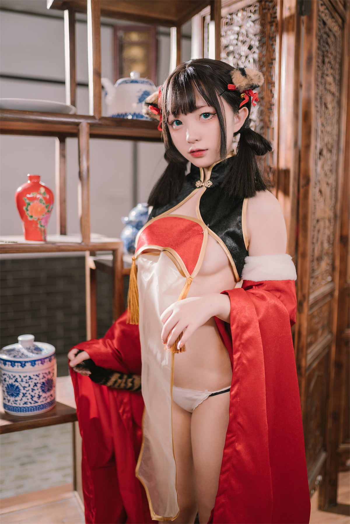 Xgyw.Net_网络美女花铃虎团团主题性感红黑色旗袍服饰露白嫩肌肤秀完美身材诱惑写真84P
