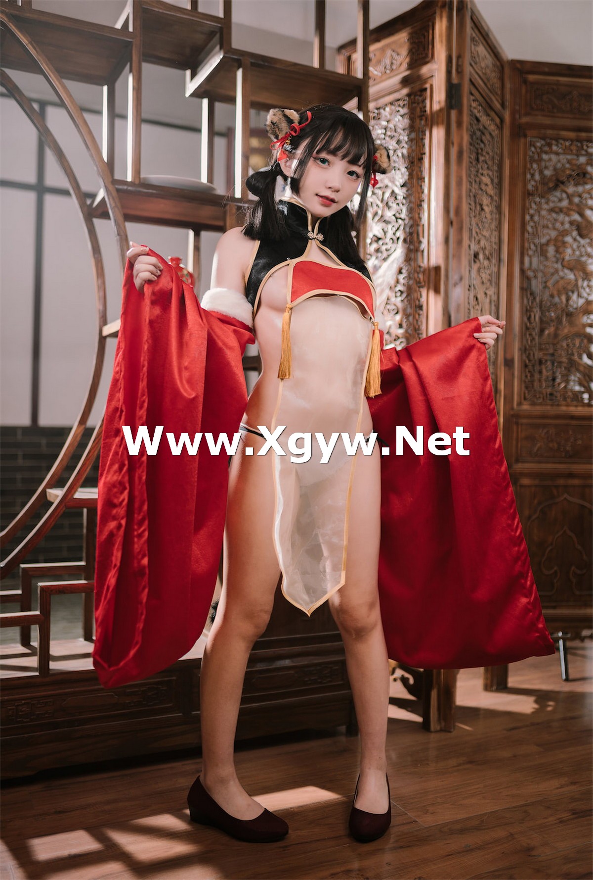 Xgyw.Net_网络美女花铃虎团团主题性感红黑色旗袍服饰露白嫩肌肤秀完美身材诱惑写真84P