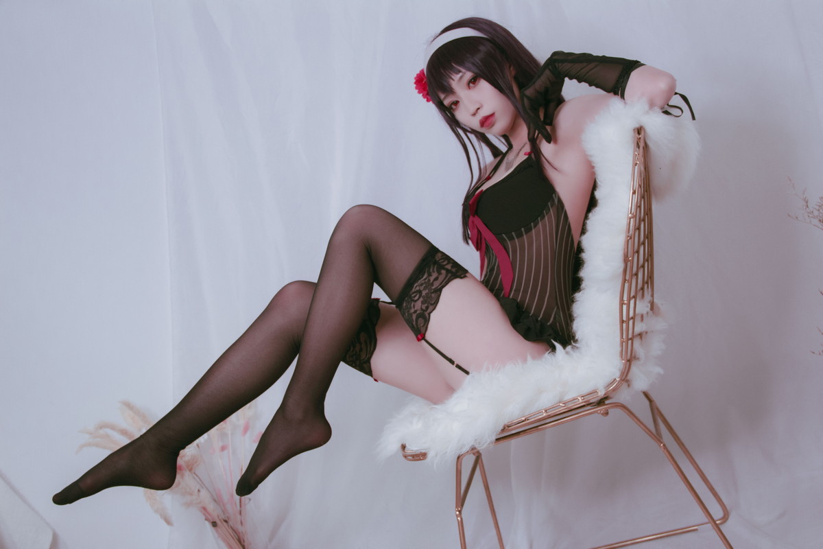 Xgyw.Net_网络美女白易子教主明信片主题黑色系护士服 清爽学生制服秀完美身材诱惑写真56P