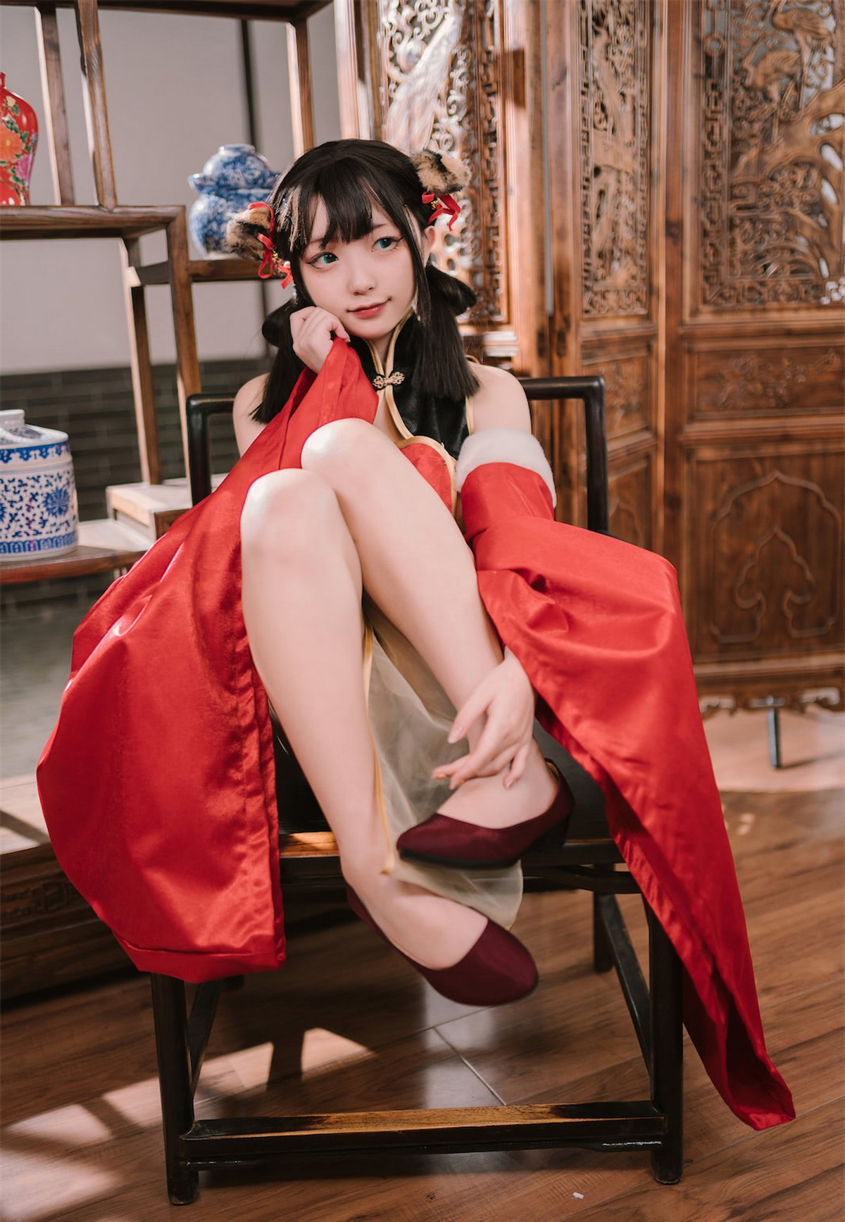 Xgyw.Net_网络美女花铃虎团团主题性感红黑色旗袍服饰露白嫩肌肤秀完美身材诱惑写真84P