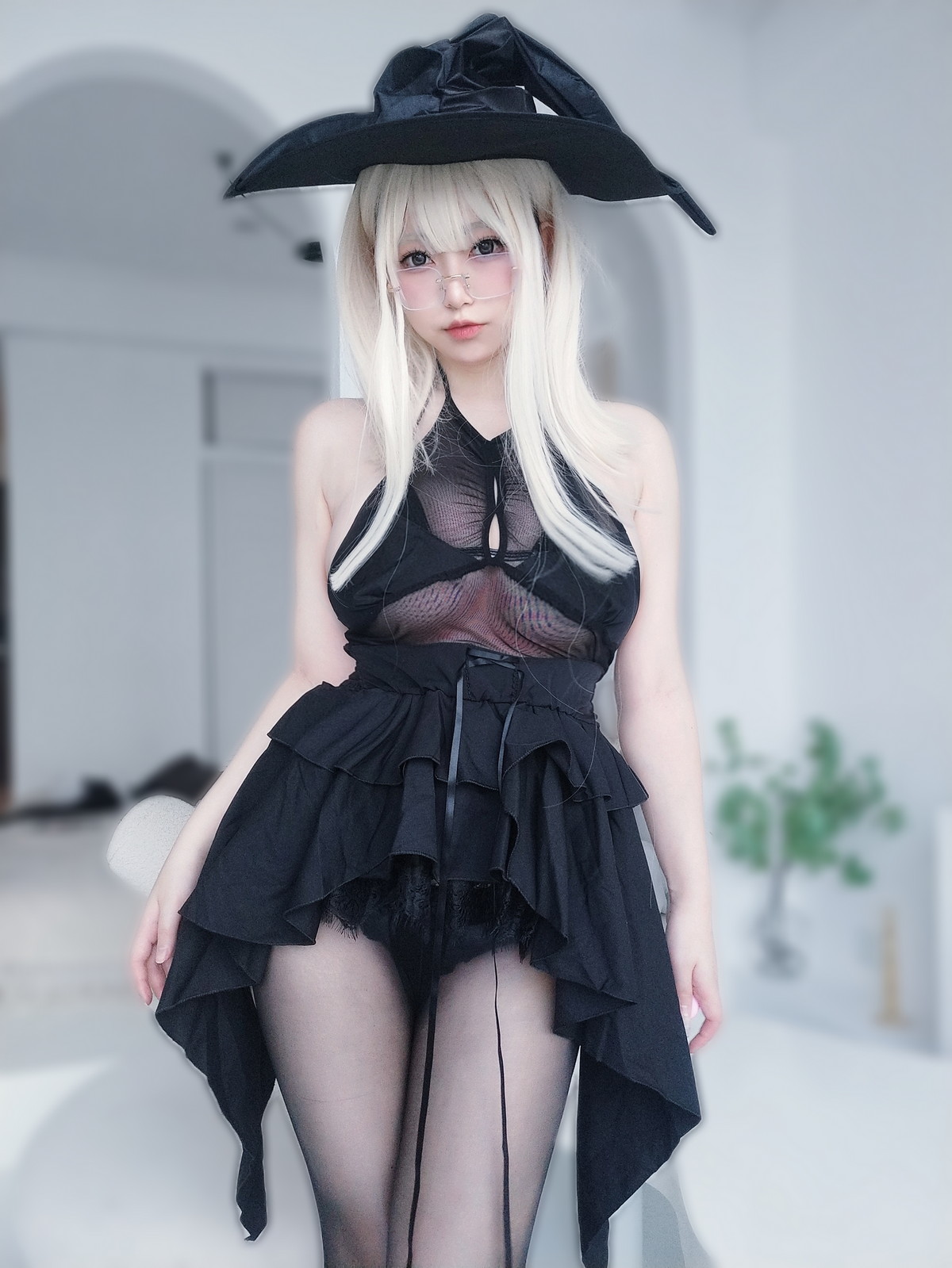 Xgyw.Net_Coser妹子女主K女巫主题性感黑色薄透服饰配超薄黑丝秀丰满身材诱惑写真20P