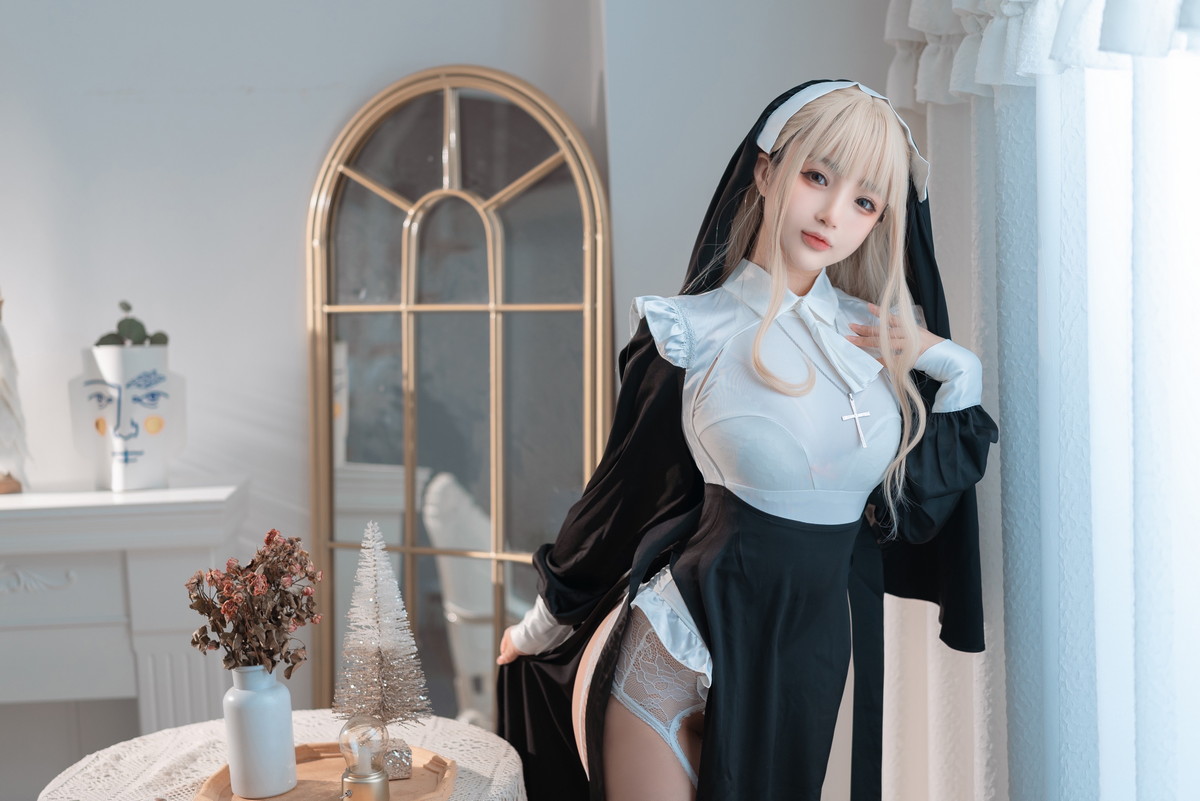 Xgyw.Net_网络美女桜井宁宁修女主题性感白色高叉连体衣配白色蕾丝吊袜秀美腿诱惑写真41P