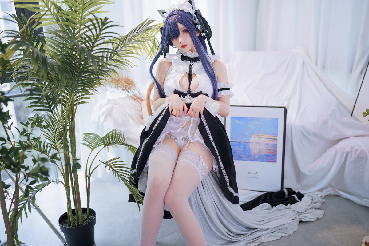 Xgyw.Net_网络美女rioko凉凉子奥古斯特女仆装主题性感白色女仆装配白丝吊袜诱惑写真40P