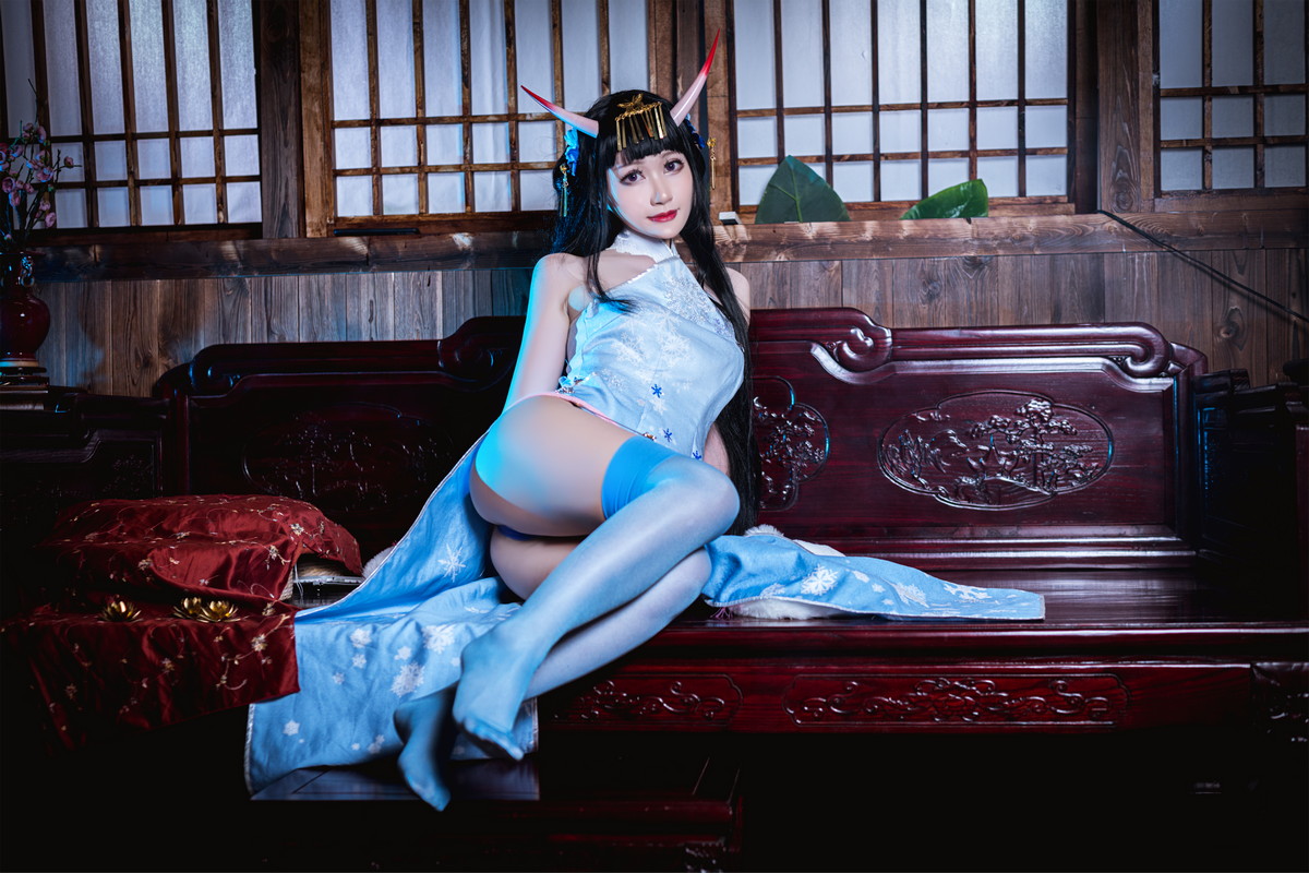 Xgyw.Net_网络美女木之本果花容主题性感蓝色旗袍装 白色情趣内衣秀惹火身材诱惑写真77P