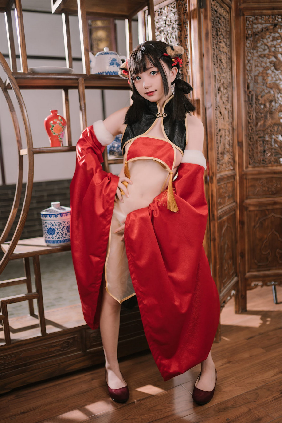 Xgyw.Net_网络美女花铃虎团团主题性感红黑色旗袍服饰露白嫩肌肤秀完美身材诱惑写真84P