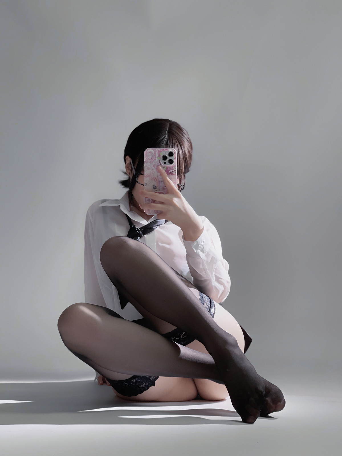 Xgyw.Net_Cos小姐姐幼爱youmeko早安主题性感白T配黑短裙露超薄黑丝秀翘臀诱惑写真28P