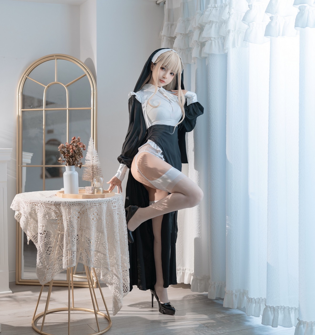 Xgyw.Net_网络美女桜井宁宁修女主题性感白色高叉连体衣配白色蕾丝吊袜秀美腿诱惑写真41P