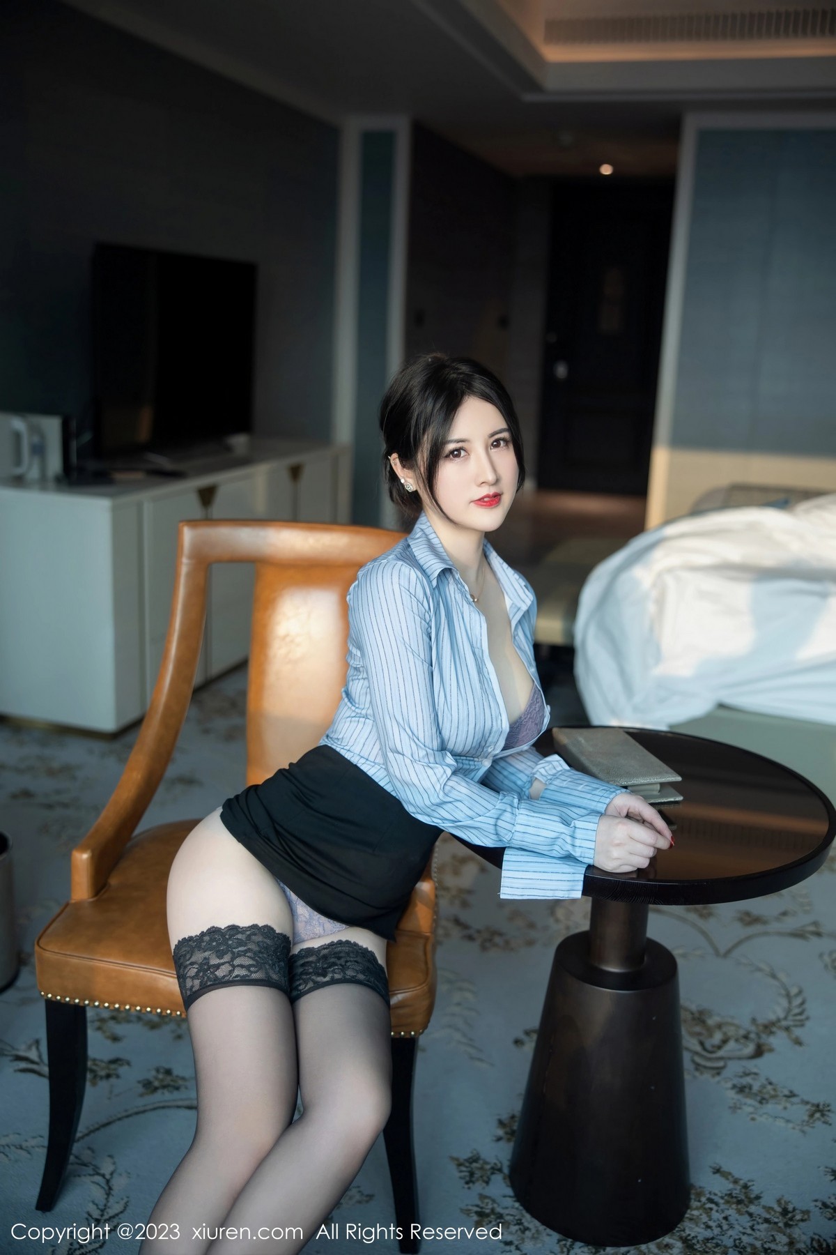 Xgyw.Net_XiuRen第6343期_模特诗诗kiki条纹T恤配黑短裙露性感蕾丝内衣魅惑黑丝诱惑写真78P