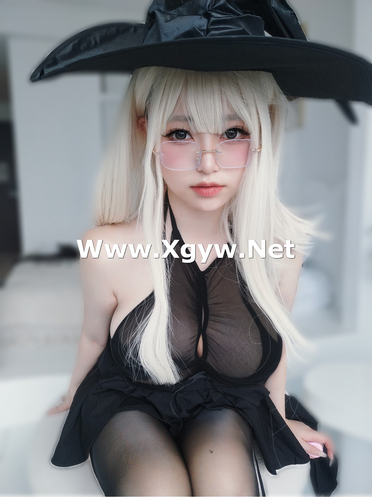 Xgyw.Net_Coser妹子女主K女巫主题性感黑色薄透服饰配超薄黑丝秀丰满身材诱惑写真20P