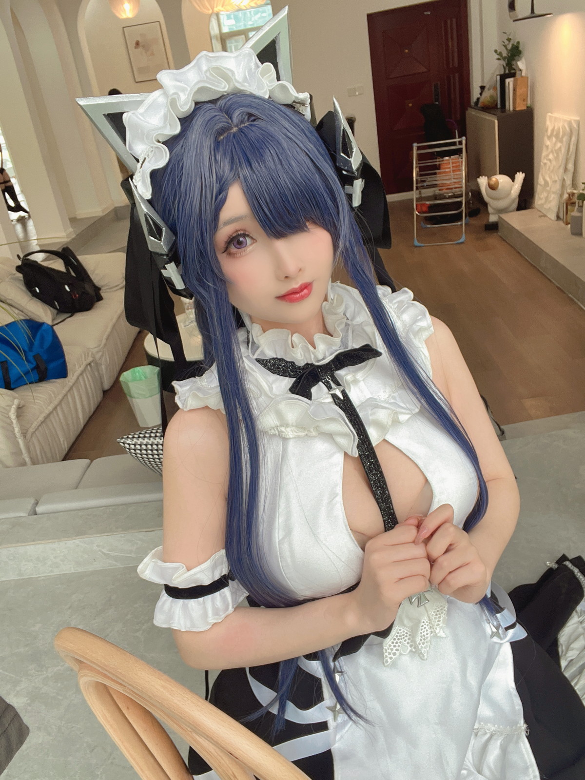 Xgyw.Net_网络美女rioko凉凉子奥古斯特女仆装主题性感白色女仆装配白丝吊袜诱惑写真40P