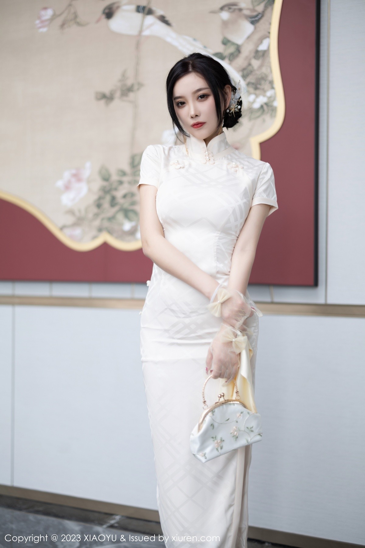 Xgyw.Net_[XiaoYu画语界]Vol.978_女神杨晨晨Yome性感白色典雅旗袍配白丝袜秀丰腴身材诱惑写真85P