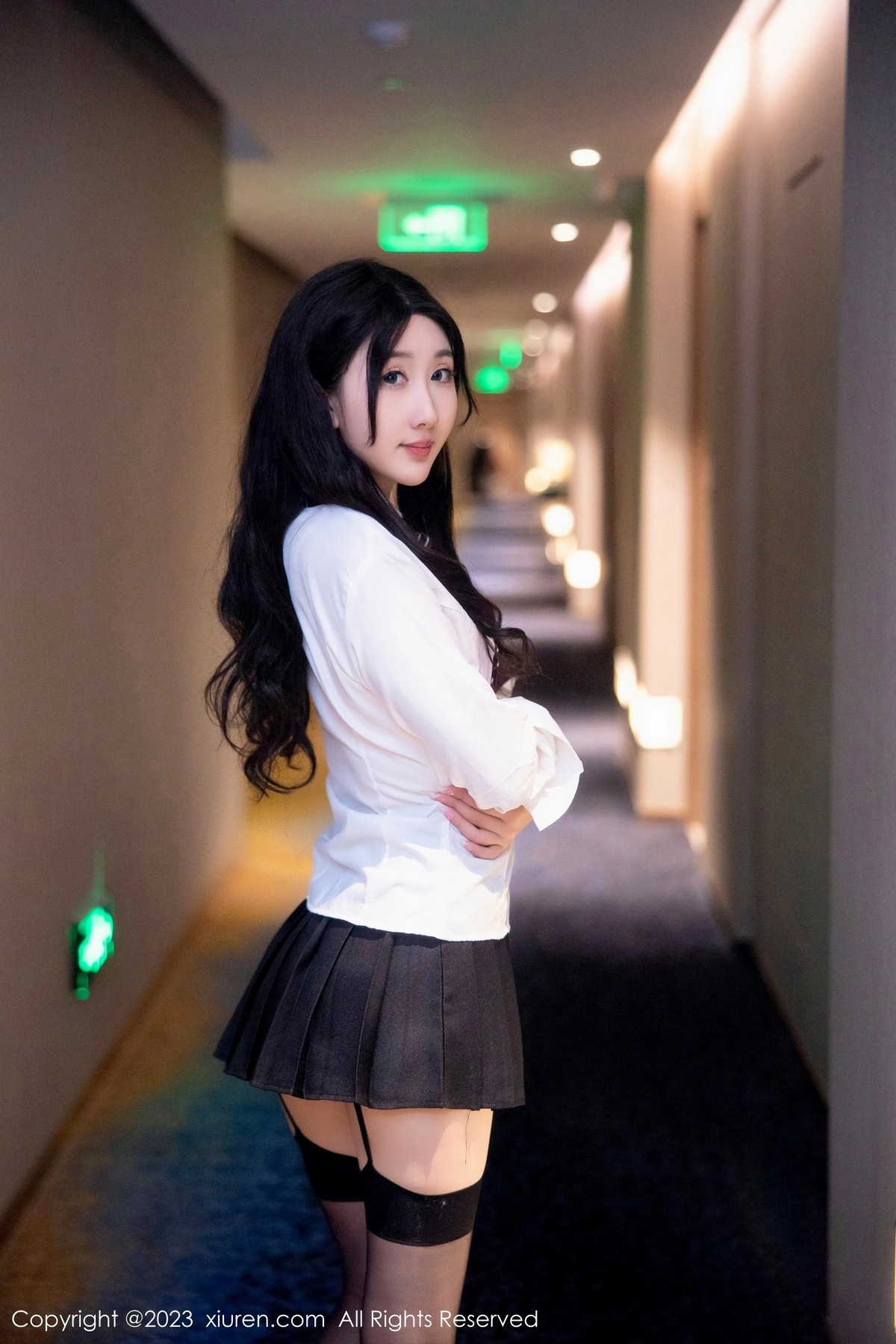 Xgyw.Net_XiuRen第6350期_模特江真真性感白T配黑短裙露粉色蕾丝内衣黑丝吊袜诱惑写真90P