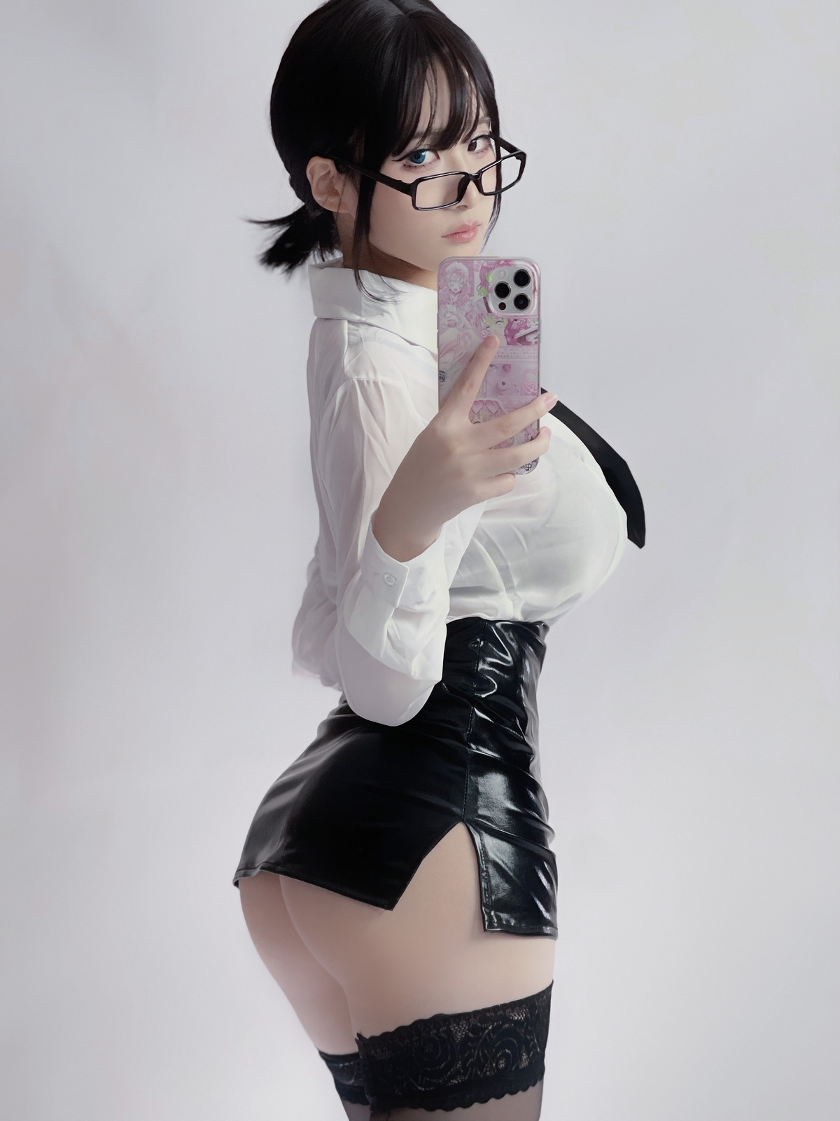 Xgyw.Net_Cos小姐姐幼爱youmeko早安主题性感白T配黑短裙露超薄黑丝秀翘臀诱惑写真28P