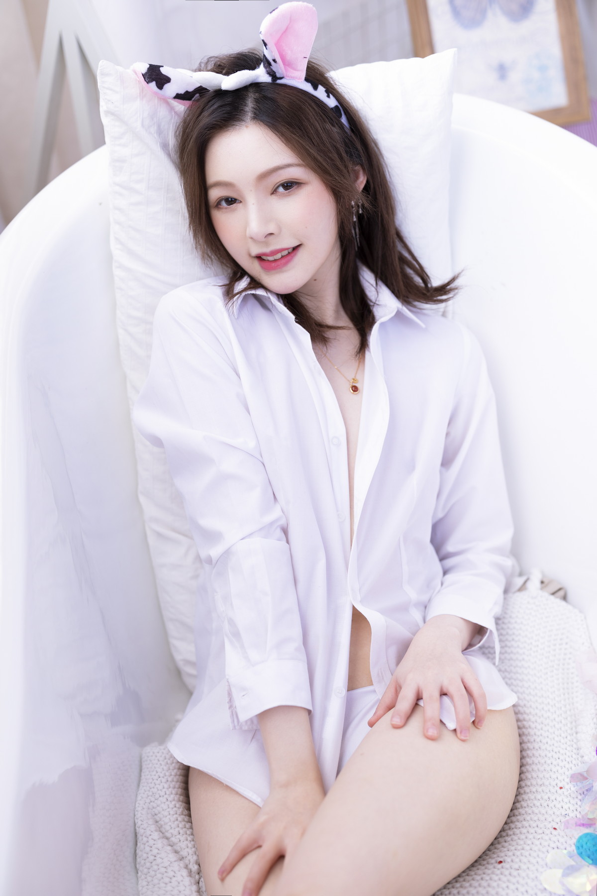 Xgyw.Net_网络美女白露Bululu恋人主题私房床上性感白色蕾丝内衣半脱秀完美身材诱惑写真100P