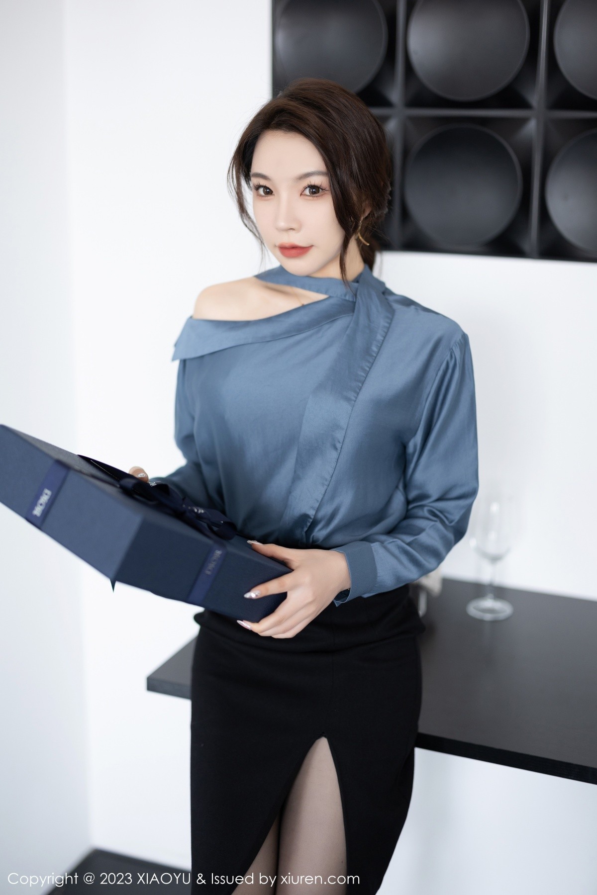 Xgyw.Net_[XiaoYu画语界]Vol.979_女神徐莉芝Booty脱制服露性感黑色蕾丝内衣配超薄黑丝诱惑写真86P