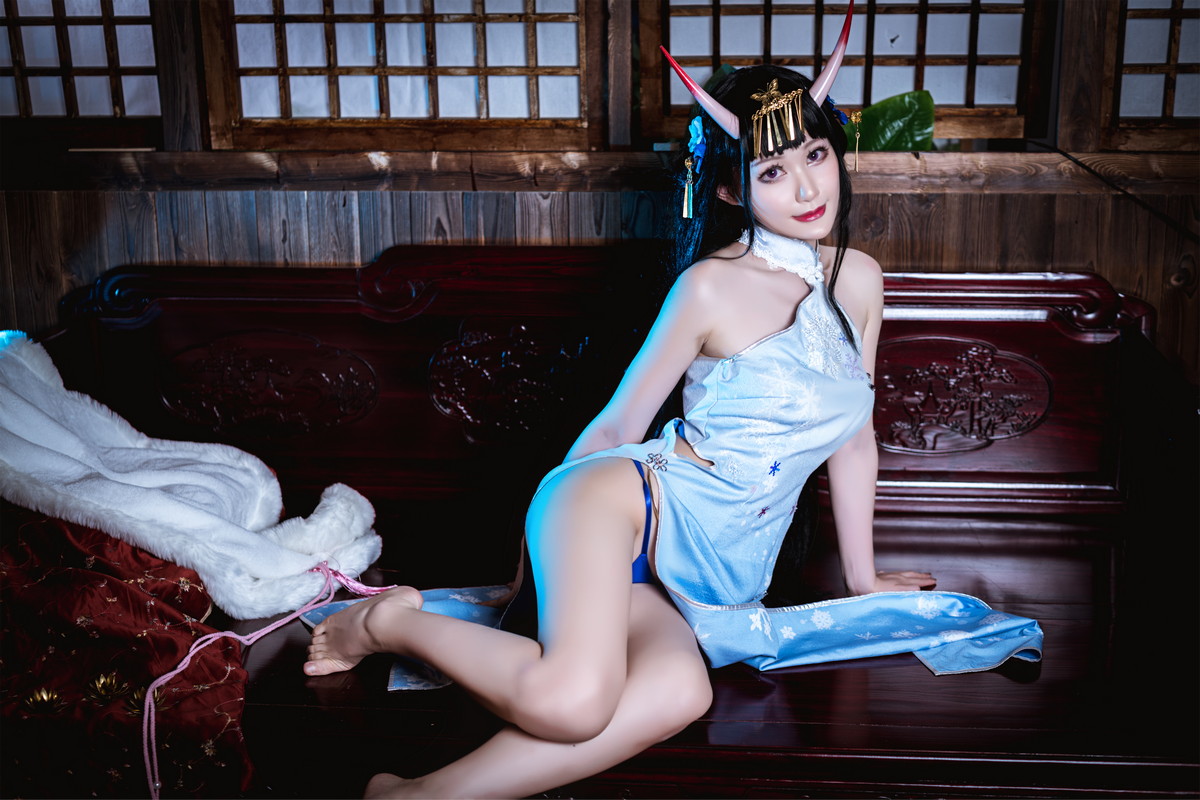 Xgyw.Net_网络美女木之本果花容主题性感蓝色旗袍装 白色情趣内衣秀惹火身材诱惑写真77P