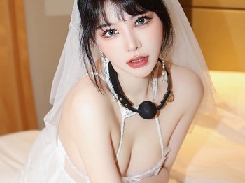 XiuRen第6365期_车模桃桃子_性感白色蕾丝婚纱配白丝袜透视秀惹火身材骚扰写真89P