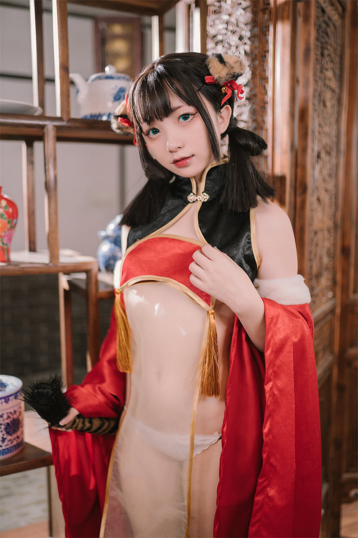 Xgyw.Net_网络美女花铃虎团团主题性感红黑色旗袍服饰露白嫩肌肤秀完美身材诱惑写真84P