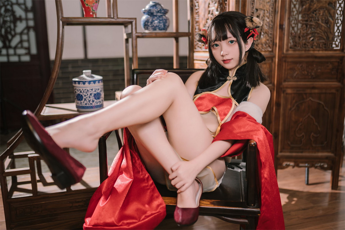Xgyw.Net_网络美女花铃虎团团主题性感红黑色旗袍服饰露白嫩肌肤秀完美身材诱惑写真84P
