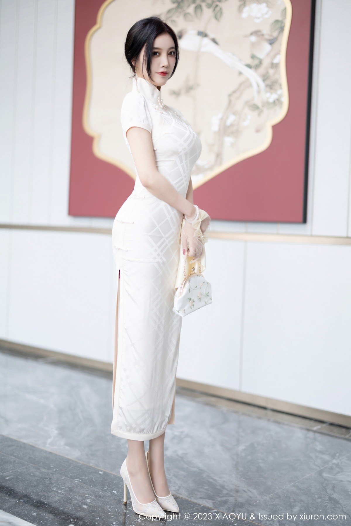 Xgyw.Net_[XiaoYu画语界]Vol.978_女神杨晨晨Yome性感白色典雅旗袍配白丝袜秀丰腴身材诱惑写真85P