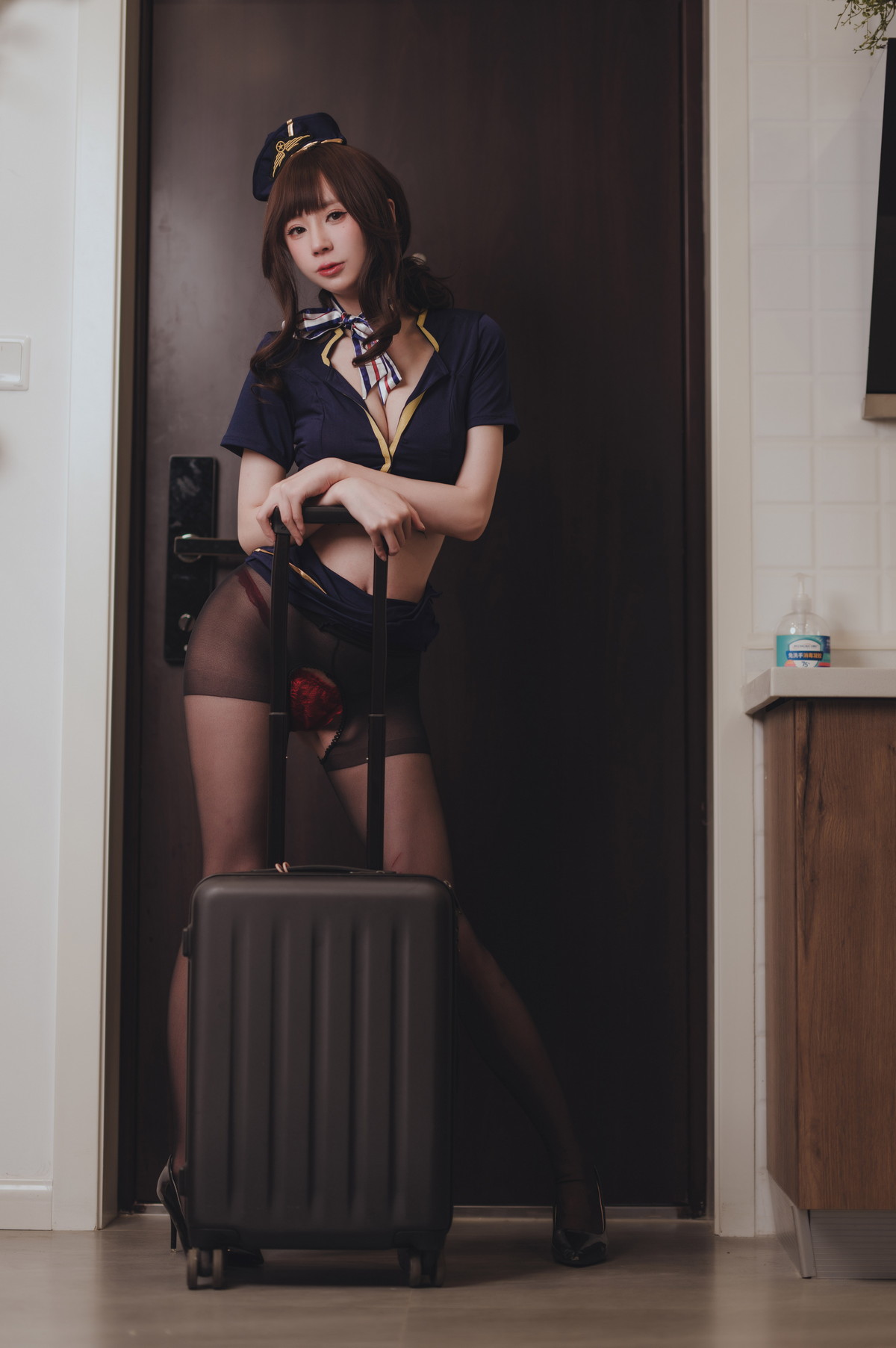 Xgyw.Net_网络美女西园寺南歌空姐主题私房性感空姐制服配开档黑丝秀翘臀美腿诱惑写真52P