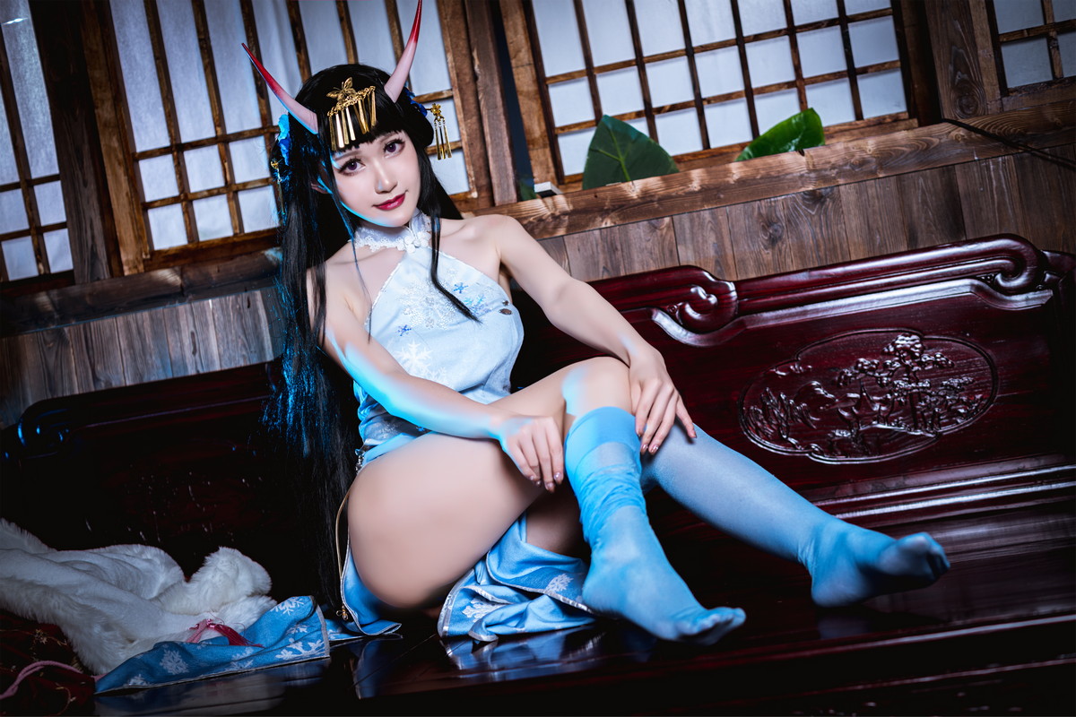 Xgyw.Net_网络美女木之本果花容主题性感蓝色旗袍装 白色情趣内衣秀惹火身材诱惑写真77P