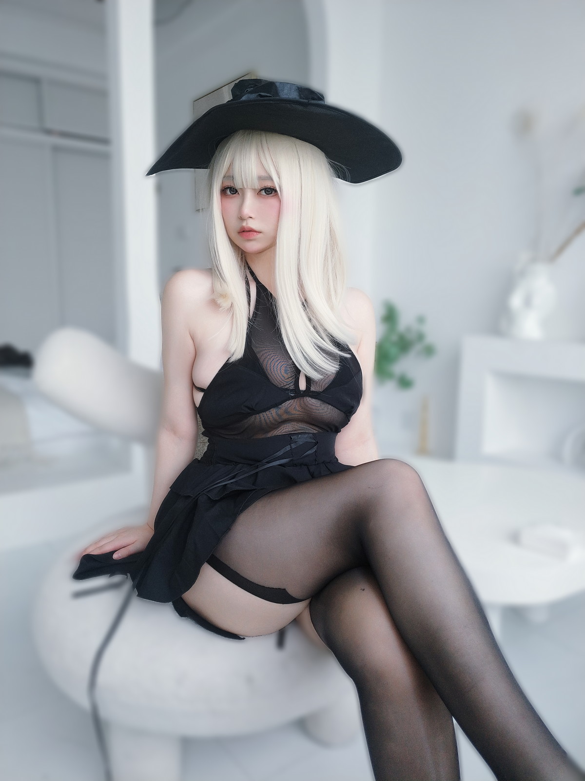 Xgyw.Net_Coser妹子女主K女巫主题性感黑色薄透服饰配超薄黑丝秀丰满身材诱惑写真20P