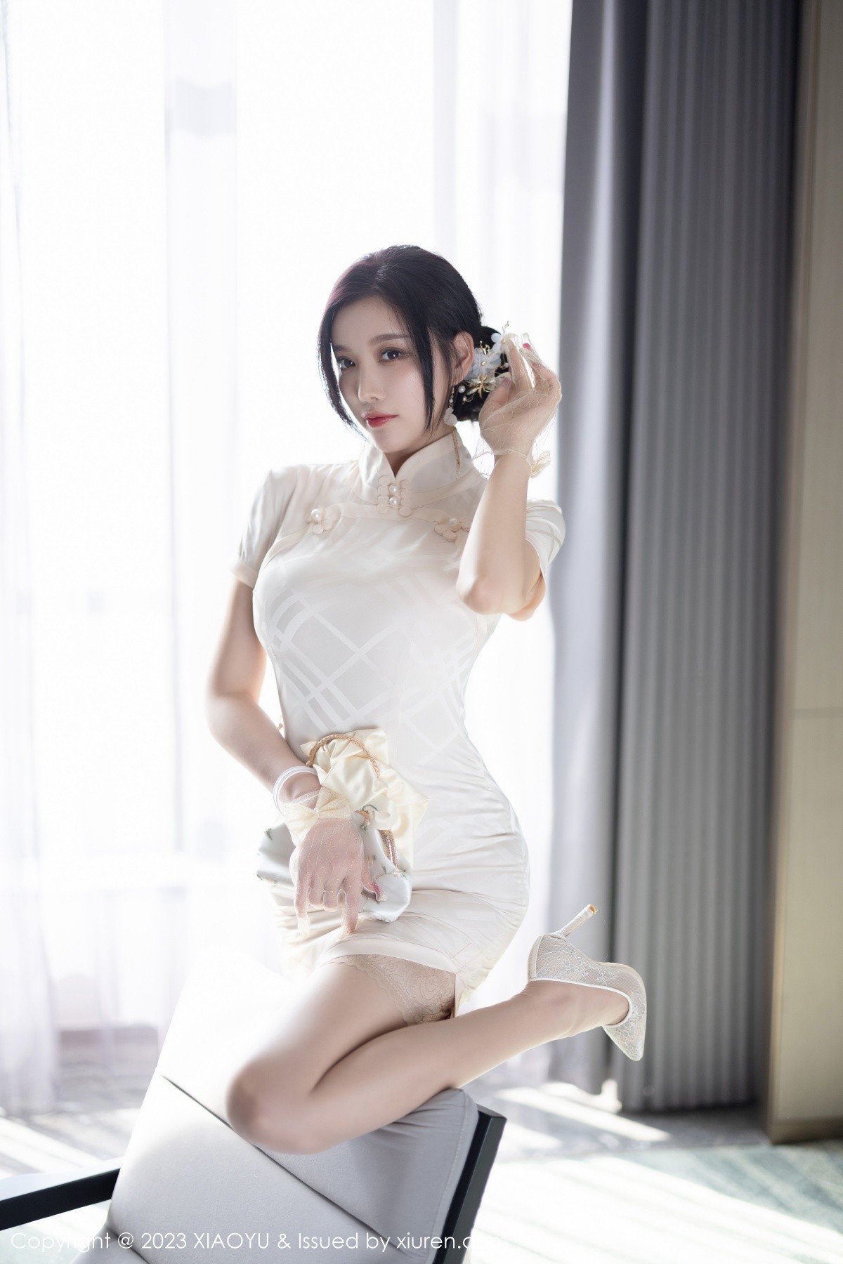 Xgyw.Net_[XiaoYu画语界]Vol.978_女神杨晨晨Yome性感白色典雅旗袍配白丝袜秀丰腴身材诱惑写真85P