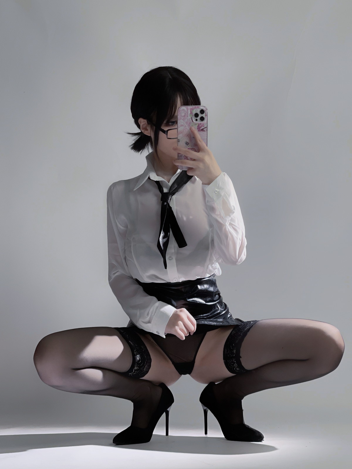 Xgyw.Net_Cos小姐姐幼爱youmeko早安主题性感白T配黑短裙露超薄黑丝秀翘臀诱惑写真28P