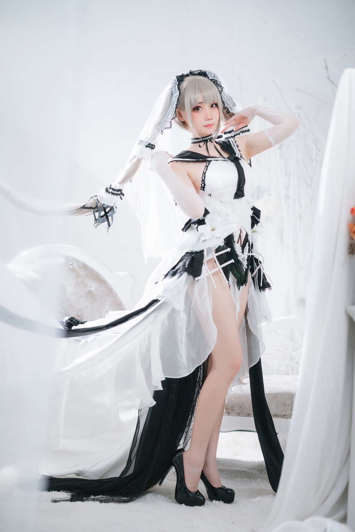 Xgyw.Net_网络美女焖焖碳可畏礼服主题私房性感白色礼服秀白嫩肌肤修长美腿诱惑写真33P